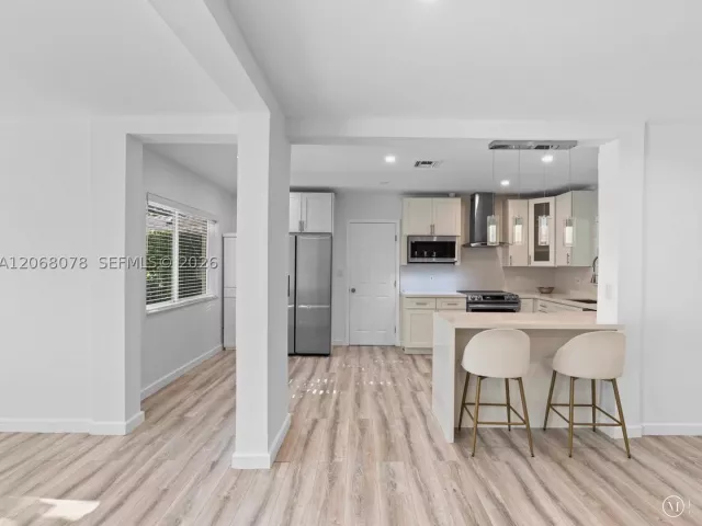 3-bedroom home for rent in Coral Gables - 5406 S Le Jeune Rd - MondialRealty