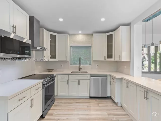 3-bedroom home for rent in Coral Gables - 5406 S Le Jeune Rd - MondialRealty