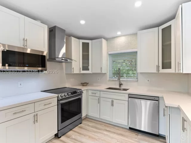 3-bedroom home for rent in Coral Gables - 5406 S Le Jeune Rd - MondialRealty
