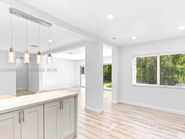 3-bedroom home for rent in Coral Gables - 5406 S Le Jeune Rd - MondialRealty