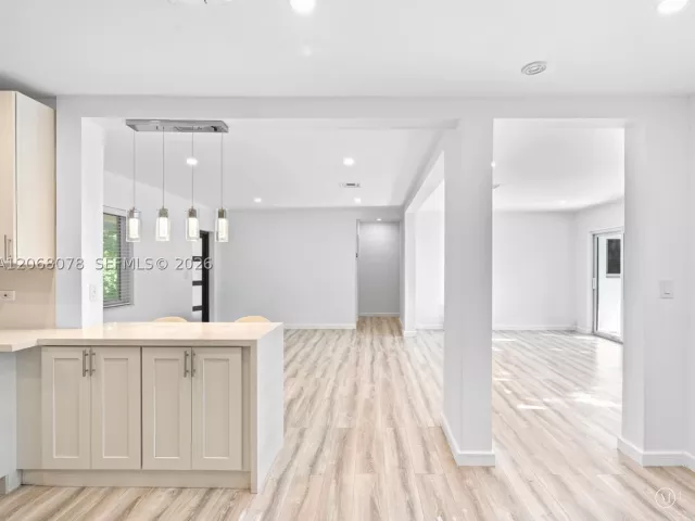 3-bedroom home for rent in Coral Gables - 5406 S Le Jeune Rd - MondialRealty