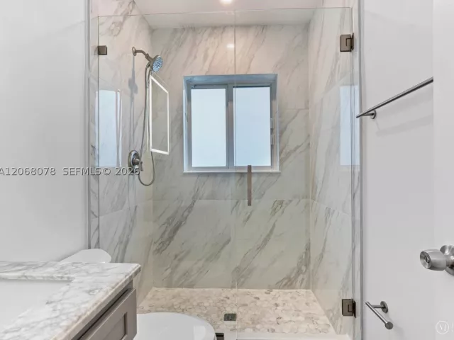 3-bedroom home for rent in Coral Gables - 5406 S Le Jeune Rd - MondialRealty