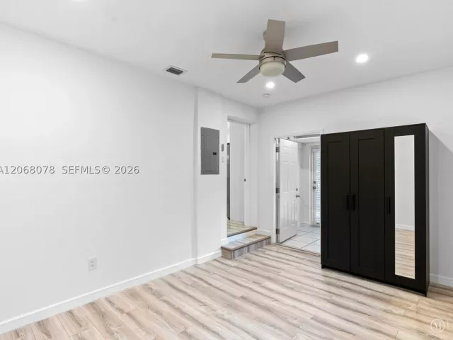 3-bedroom home for rent in Coral Gables - 5406 S Le Jeune Rd - MondialRealty