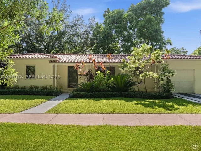 3-bedroom home for rent in Coral Gables - 5406 S Le Jeune Rd - MondialRealty
