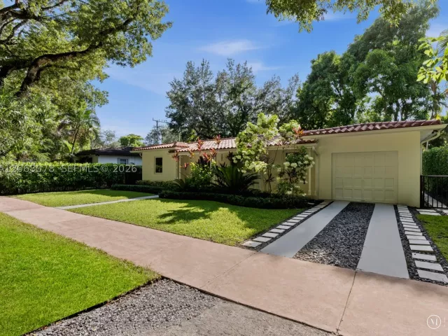 3-bedroom home for rent in Coral Gables - 5406 S Le Jeune Rd - MondialRealty
