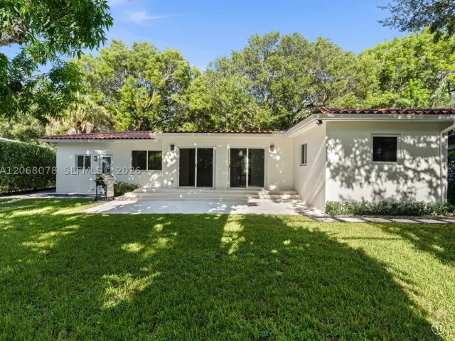 3-bedroom home for rent in Coral Gables - 5406 S Le Jeune Rd - MondialRealty