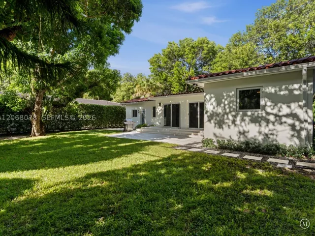 3-bedroom home for rent in Coral Gables - 5406 S Le Jeune Rd - MondialRealty