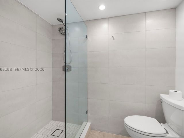 4-bedroom home for rent in Key Biscayne - 225 E Enid Dr 44 - MondialRealty