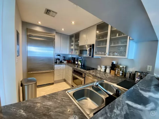 2-bedroom condo for rent in Miami Beach - 540 WEST Avenue 2011 - MondialRealty
