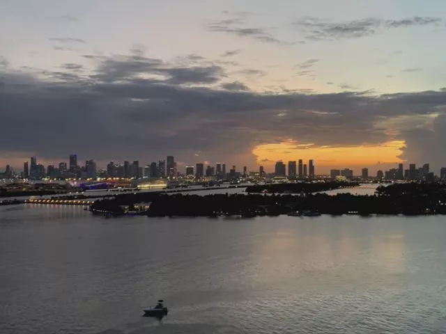 2-bedroom condo for rent in Miami Beach - 540 WEST Avenue 2011 - MondialRealty