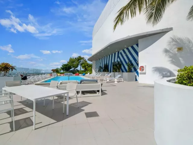 1-bedroom condo for sale in Miami - 55 SW 9th St 3509 - MondialRealty