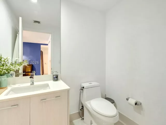 1-bedroom condo for sale in Miami - 55 SW 9th St 3509 - MondialRealty