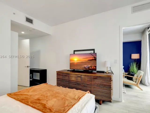 1-bedroom condo for sale in Miami - 55 SW 9th St 3509 - MondialRealty