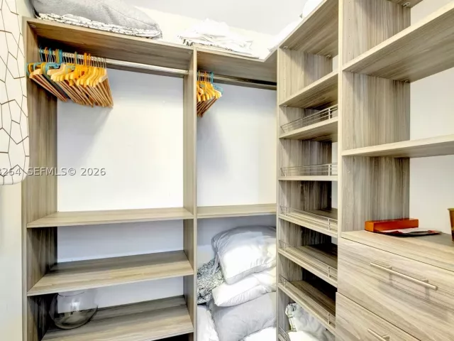 1-bedroom condo for sale in Miami - 55 SW 9th St 3509 - MondialRealty
