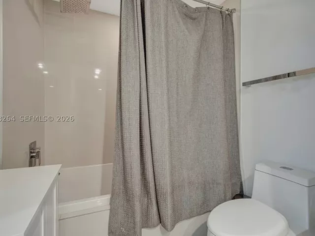 1-bedroom condo for sale in Miami - 55 SW 9th St 3509 - MondialRealty