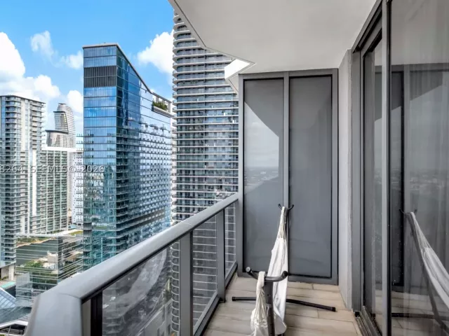 1-bedroom condo for sale in Miami - 55 SW 9th St 3509 - MondialRealty