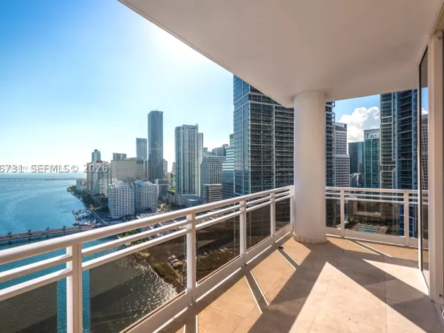 3-bedroom condo for sale in Miami - 901 Brickell Key Blvd 3004 - MondialRealty