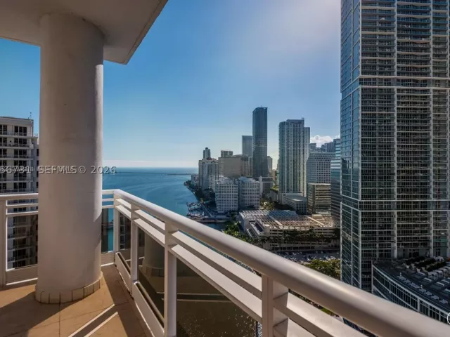3-bedroom condo for sale in Miami - 901 Brickell Key Blvd 3004 - MondialRealty