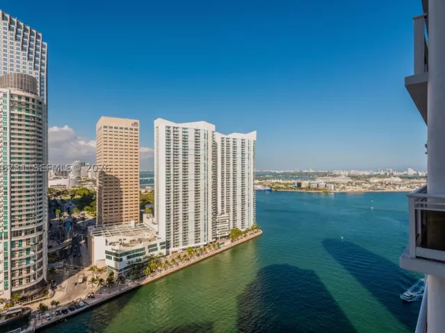 3-bedroom condo for sale in Miami - 901 Brickell Key Blvd 3004 - MondialRealty