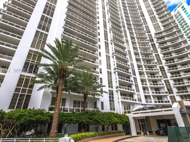 3-bedroom condo for sale in Miami - 901 Brickell Key Blvd 3004 - MondialRealty