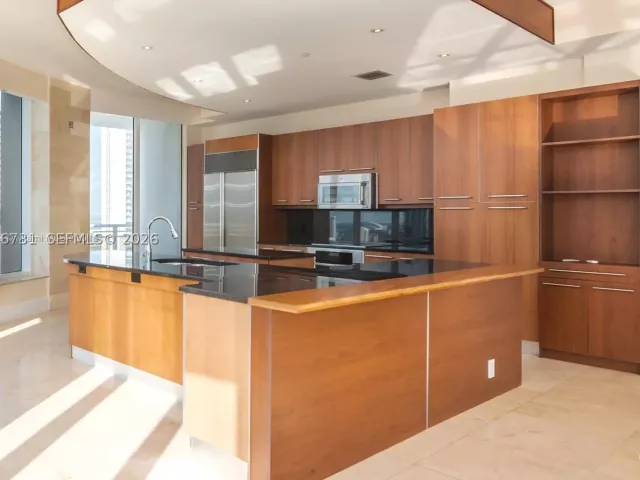 3-bedroom condo for sale in Miami - 901 Brickell Key Blvd 3004 - MondialRealty