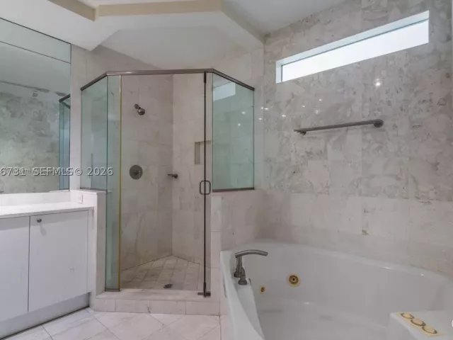 3-bedroom condo for sale in Miami - 901 Brickell Key Blvd 3004 - MondialRealty