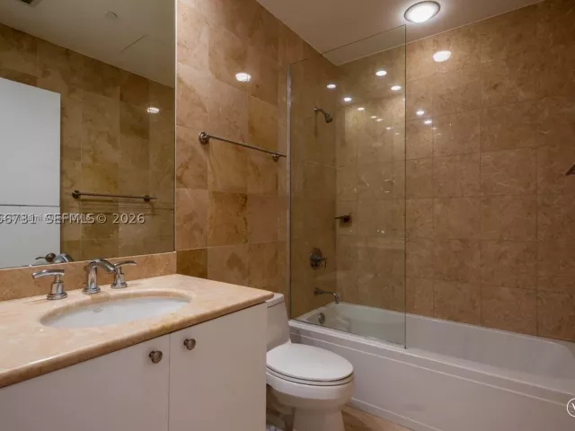 3-bedroom condo for sale in Miami - 901 Brickell Key Blvd 3004 - MondialRealty