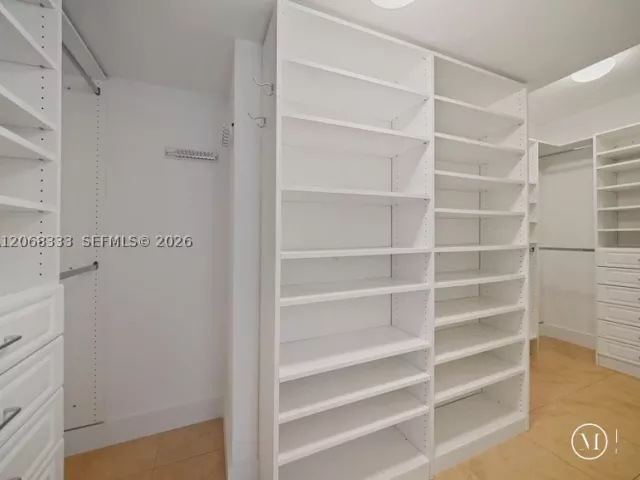 2-bedroom condo for sale in Miami - 41 SE 5th St 2310 - MondialRealty