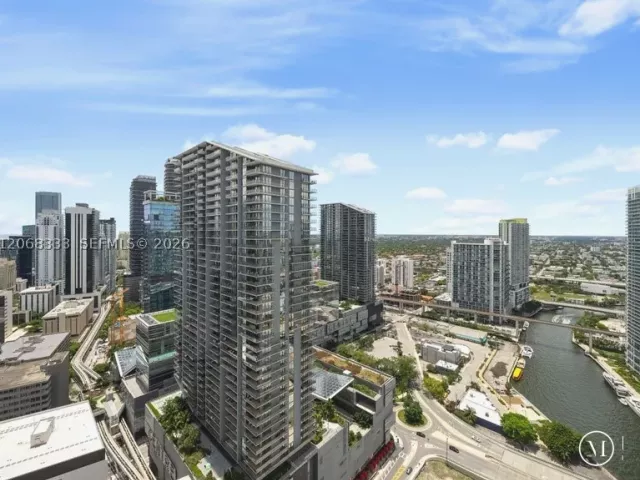 2-bedroom condo for sale in Miami - 41 SE 5th St 2310 - MondialRealty