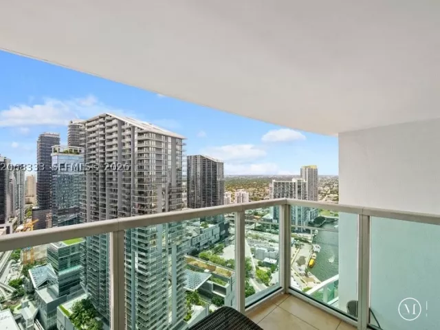 2-bedroom condo for sale in Miami - 41 SE 5th St 2310 - MondialRealty