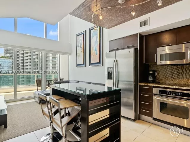 2-bedroom condo for sale in Miami - 41 SE 5th St 2310 - MondialRealty