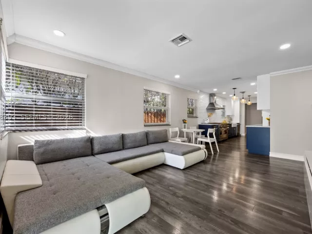 3-bedroom home for rent in Hollywood - 1523 Monroe St - MondialRealty
