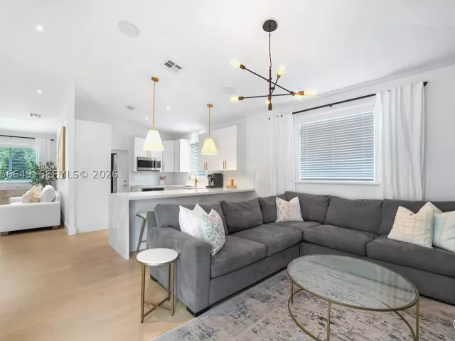 3-bedroom home for sale in Miami - 6351 SW 39th St - MondialRealty