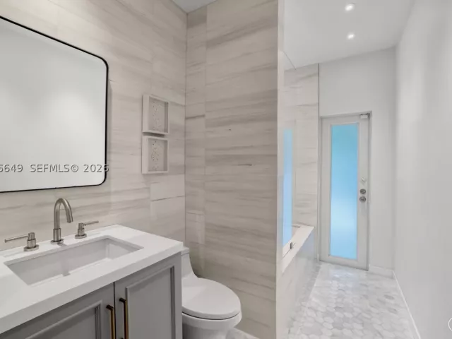 3-bedroom home for sale in Miami - 6351 SW 39th St - MondialRealty