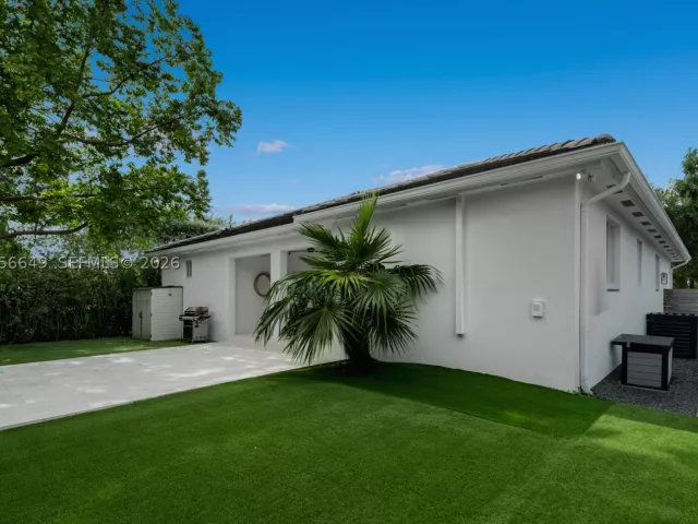 3-bedroom home for sale in Miami - 6351 SW 39th St - MondialRealty