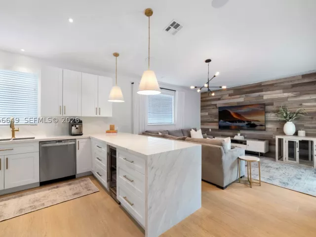 3-bedroom home for sale in Miami - 6351 SW 39th St - MondialRealty