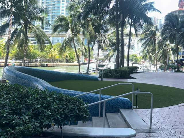 2-bedroom condo for sale in Miami - 185 SW 7TH Street 1802 - MondialRealty