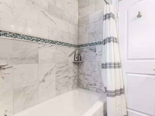 3-bedroom home for rent in Coral Gables - 6865 Veronese St - MondialRealty