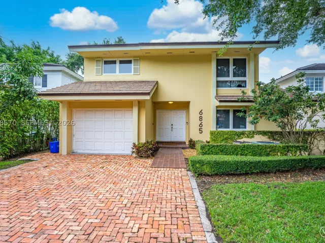 3-bedroom home for rent in Coral Gables - 6865 Veronese St - MondialRealty