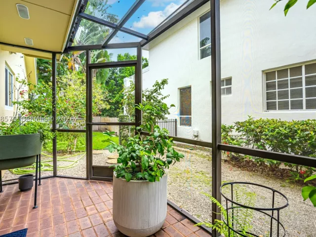 3-bedroom home for rent in Coral Gables - 6865 Veronese St - MondialRealty