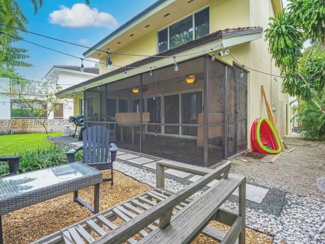 3-bedroom home for rent in Coral Gables - 6865 Veronese St - MondialRealty