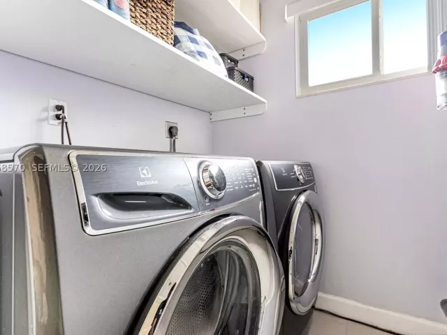 3-bedroom home for rent in Coral Gables - 6865 Veronese St - MondialRealty