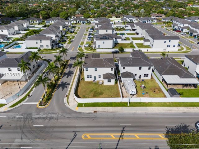 5-bedroom home for sale in Miami - 21189 SW 127th Ct - MondialRealty