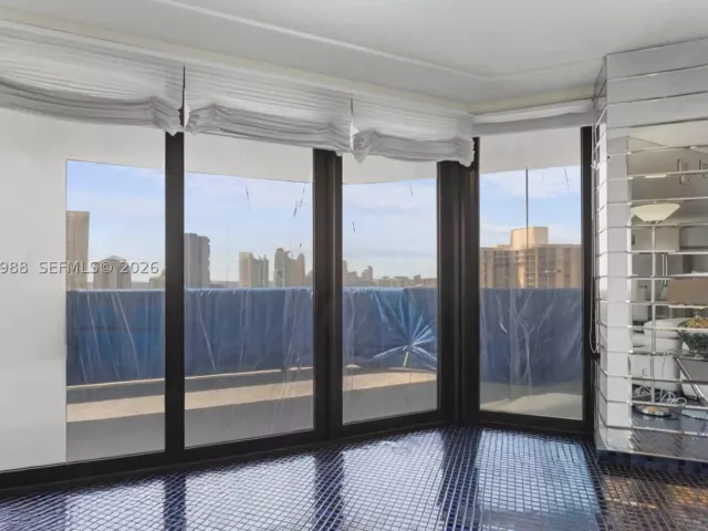 2-bedroom condo for sale in Aventura - 19667 Turnberry Way 27-B - MondialRealty