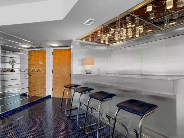 2-bedroom condo for sale in Aventura - 19667 Turnberry Way 27-B - MondialRealty