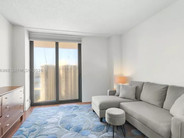 2-bedroom condo for sale in Aventura - 19667 Turnberry Way 27-B - MondialRealty