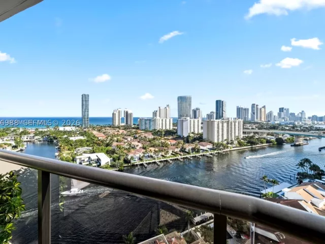 2-bedroom condo for sale in Aventura - 19667 Turnberry Way 27-B - MondialRealty