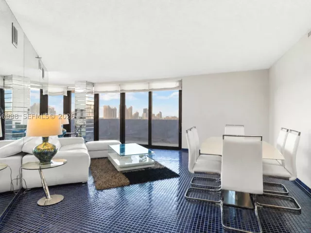 2-bedroom condo for sale in Aventura - 19667 Turnberry Way 27-B - MondialRealty