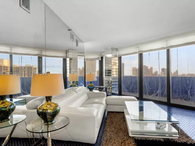 2-bedroom condo for sale in Aventura - 19667 Turnberry Way 27-B - MondialRealty