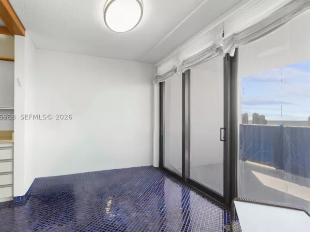2-bedroom condo for sale in Aventura - 19667 Turnberry Way 27-B - MondialRealty